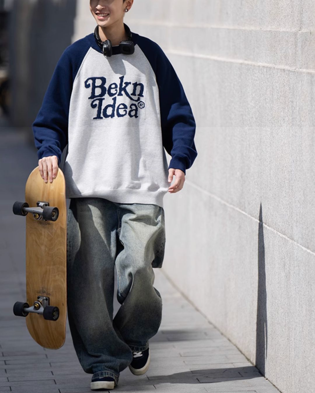 Raglan Sleeve Logo Sweater KN025