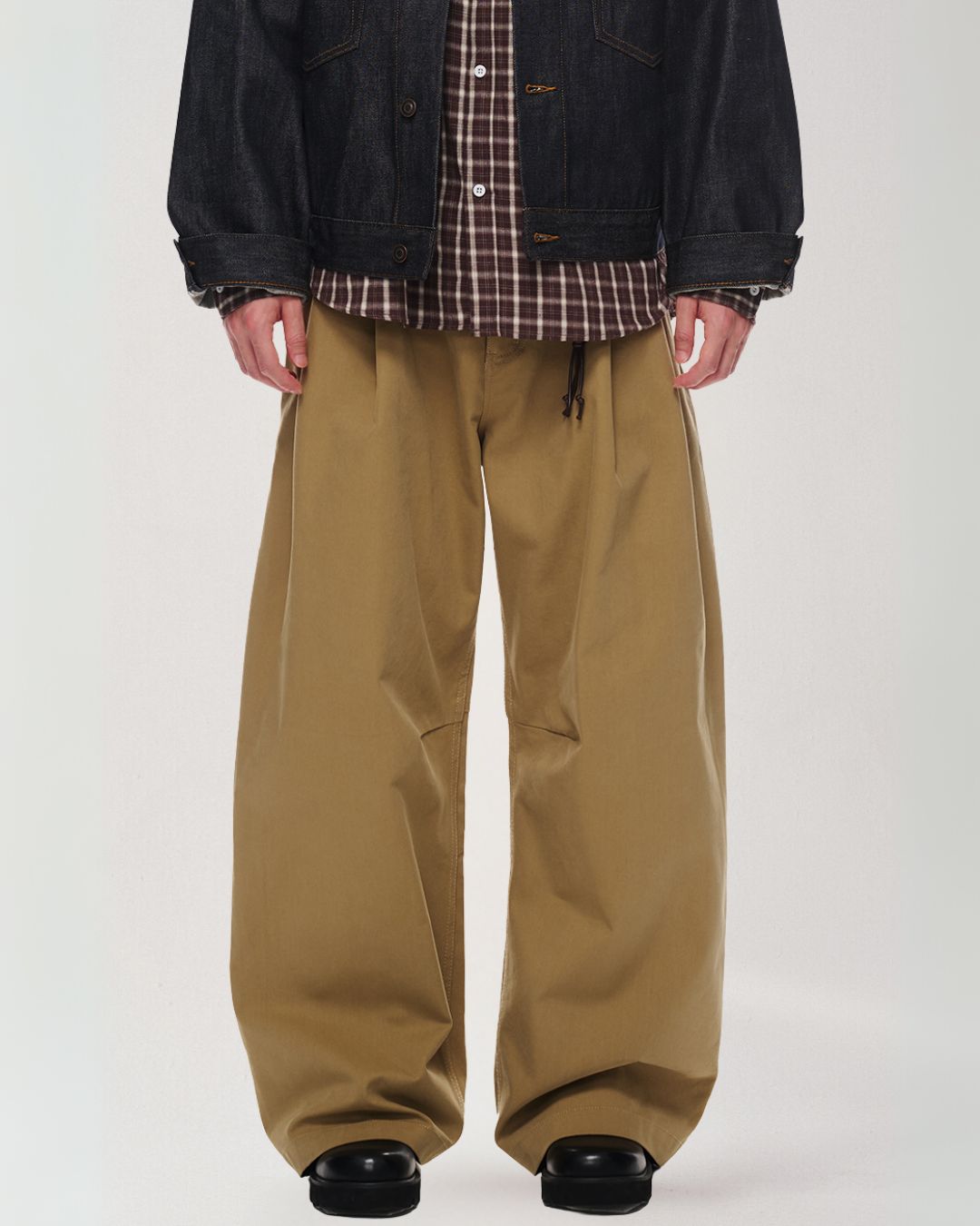 Tuck Wide Curved Pants WP084