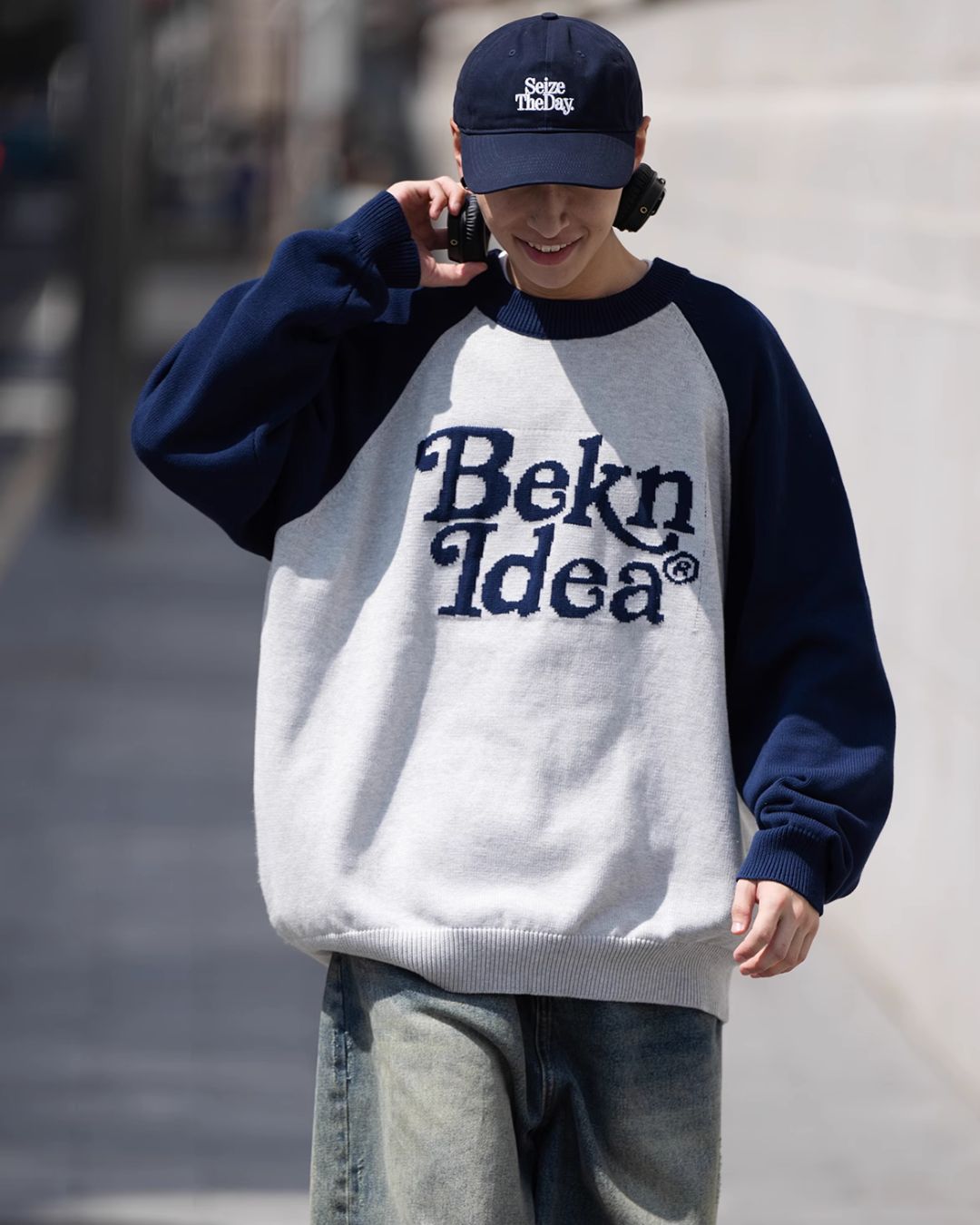 Raglan Sleeve Logo Sweater KN025