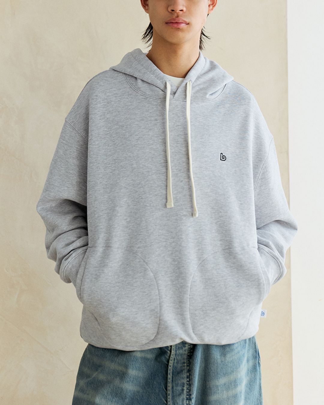 Glove-shaped Pocket Hoodie　HD070