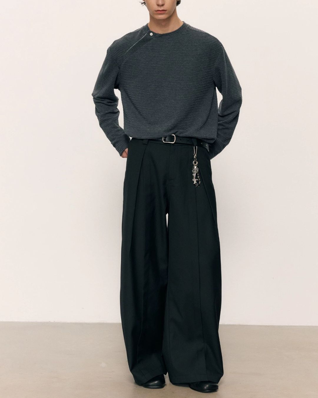 Cross Tuck Slacks　SL004