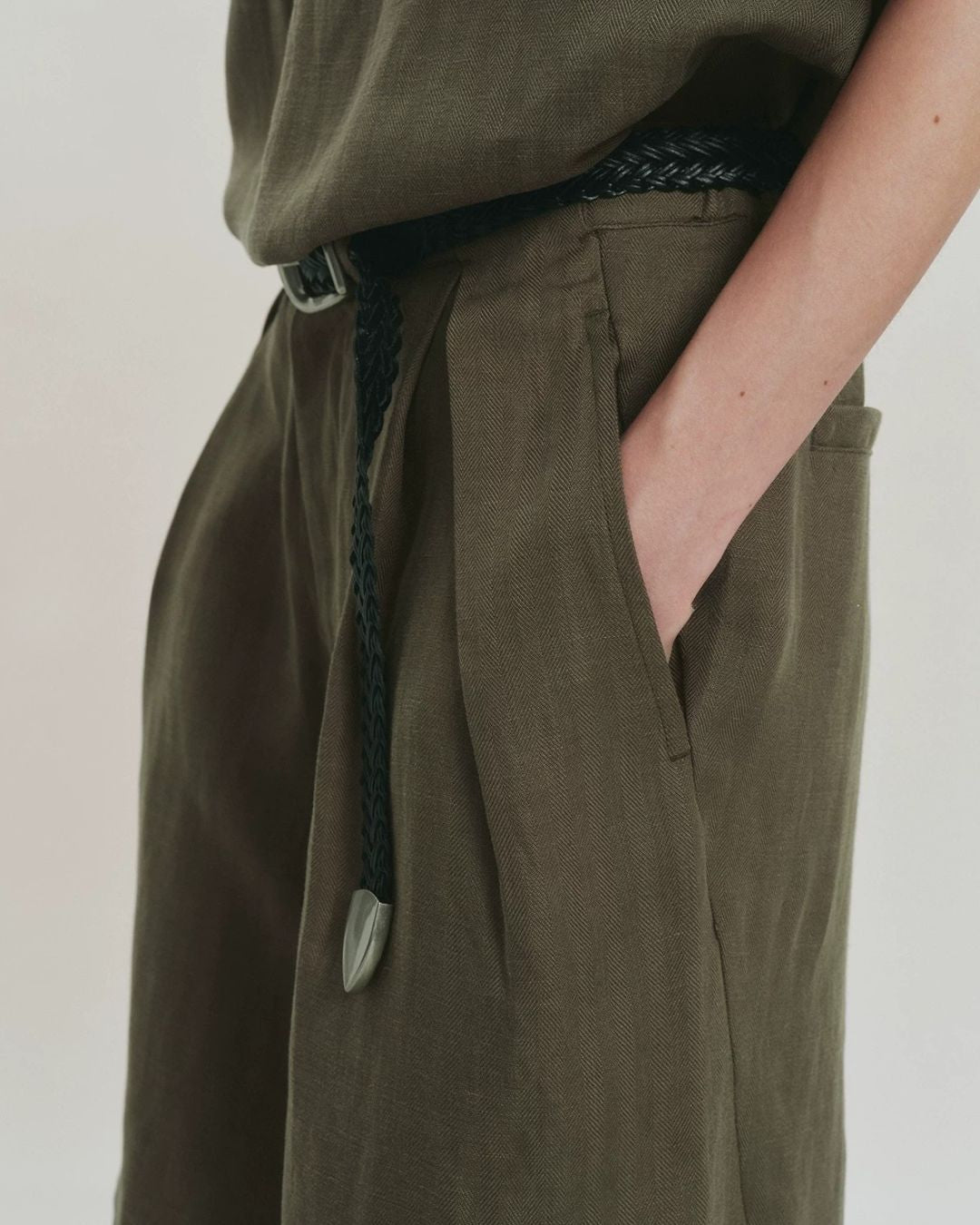 Linen Relaxed Pleated Shorts　SP080