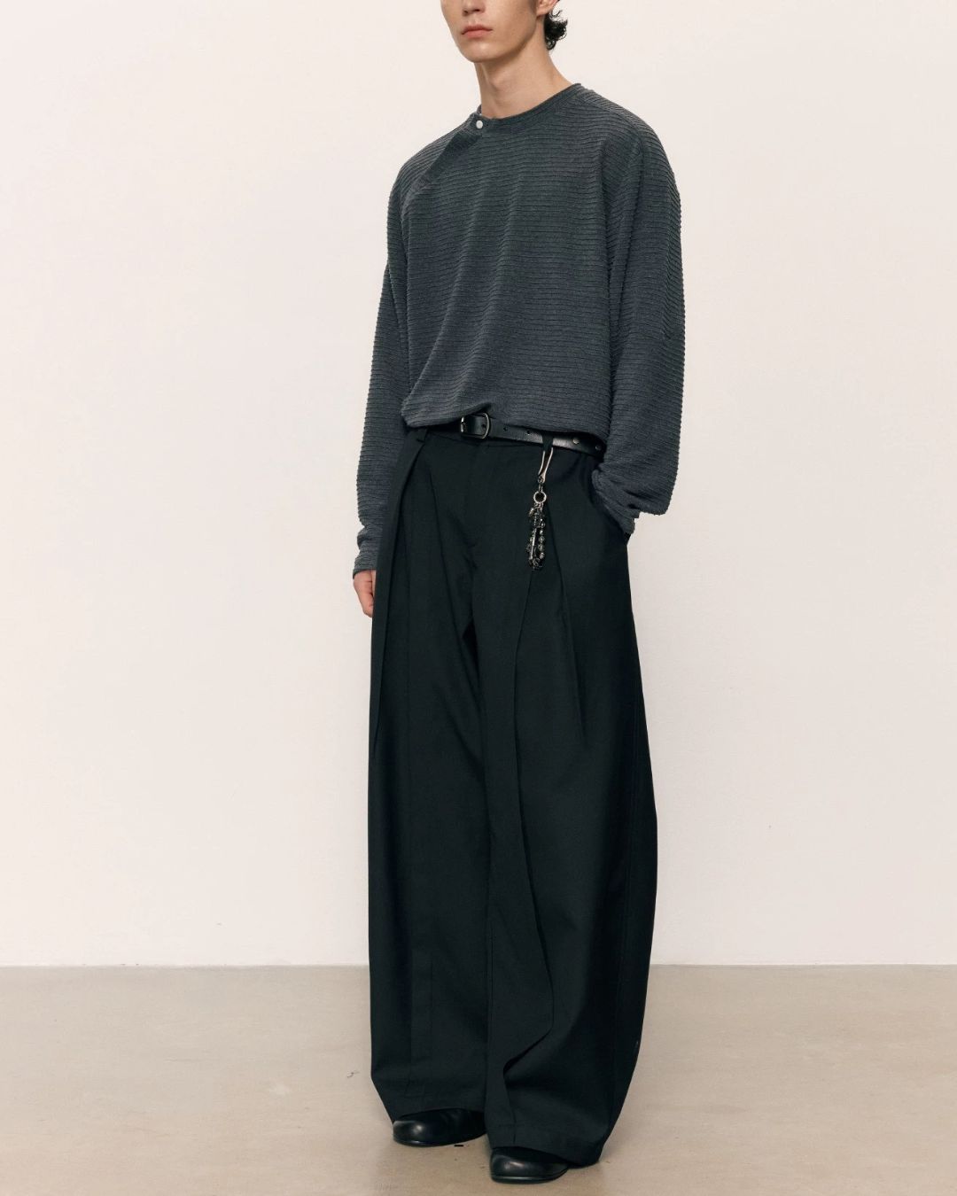 Cross Tuck Slacks　SL004