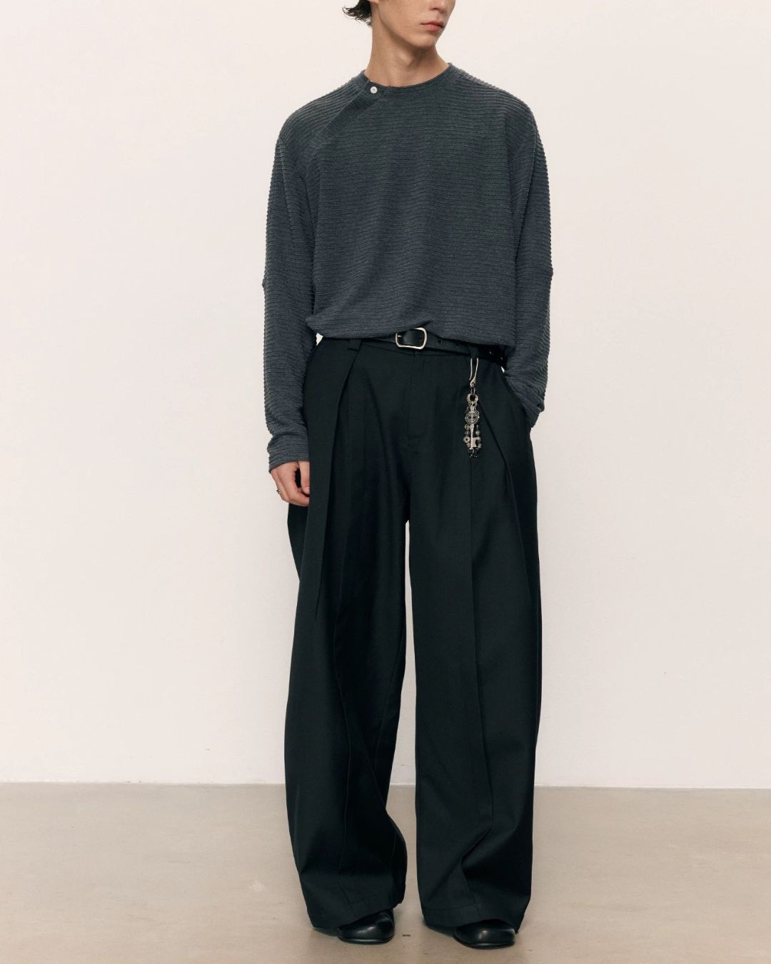 Cross Tuck Slacks　SL004
