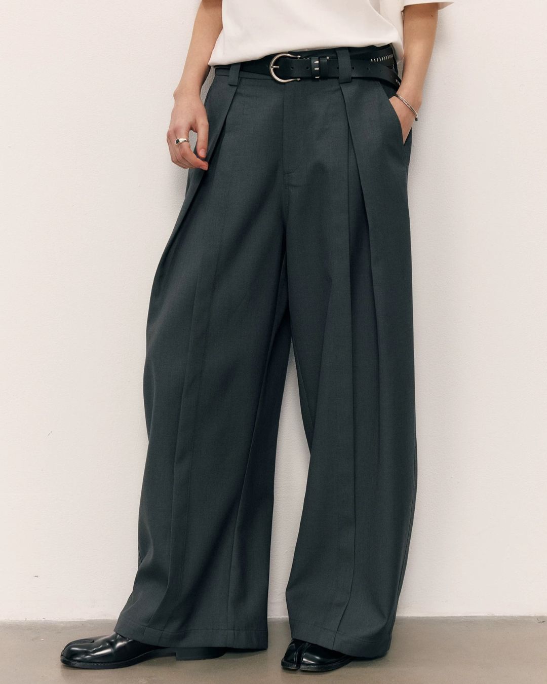 Cross Tuck Slacks　SL004