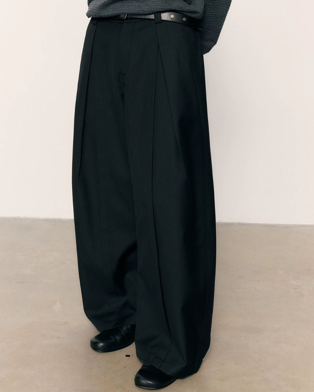 Cross Tuck Slacks　SL004