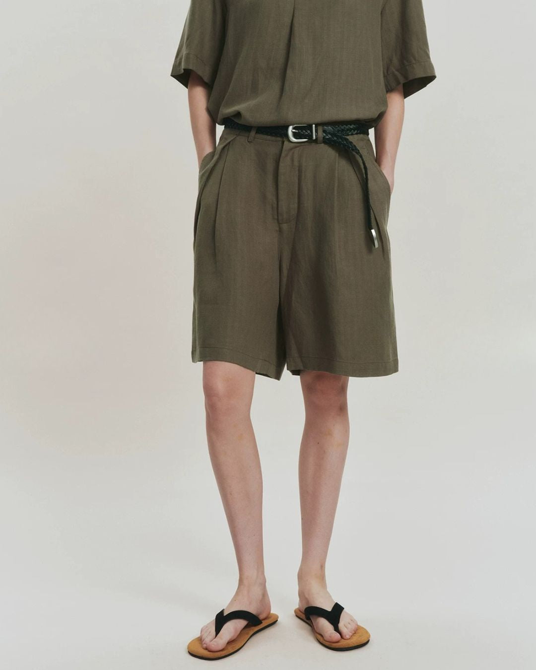 Linen Relaxed Pleated Shorts　SP080