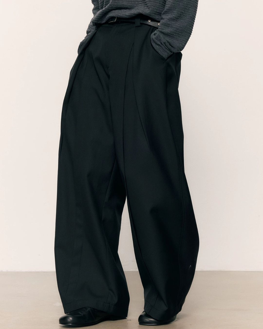 Cross Tuck Slacks　SL004