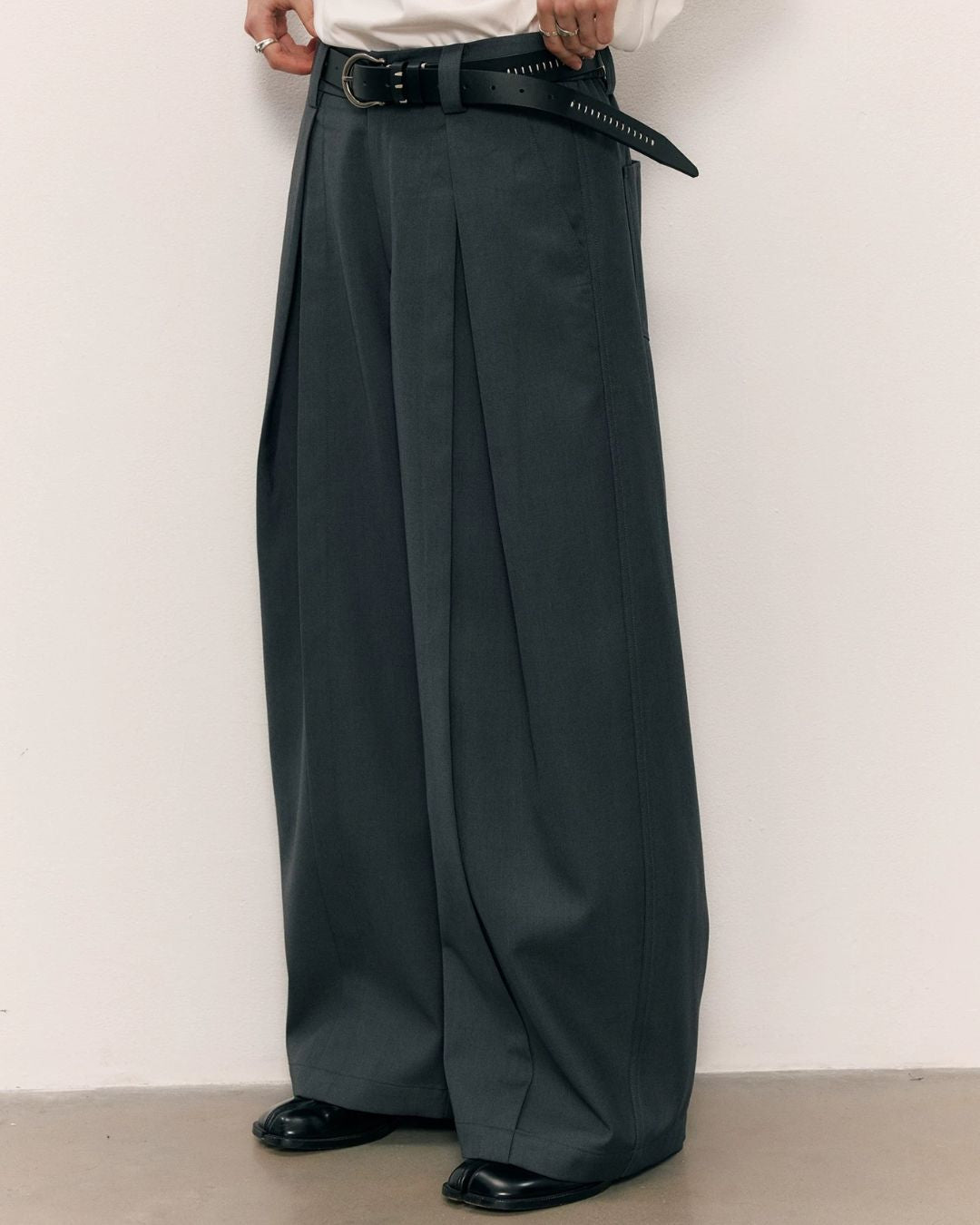 Cross Tuck Slacks　SL004