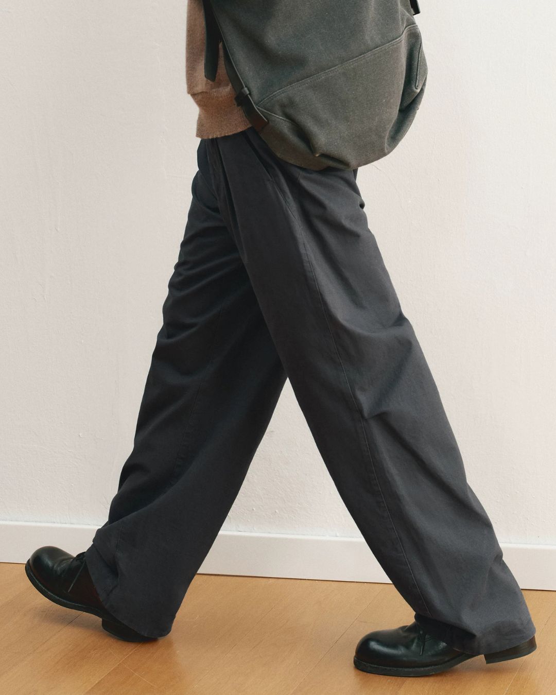 Arc Tuck Wide Pants　WP120