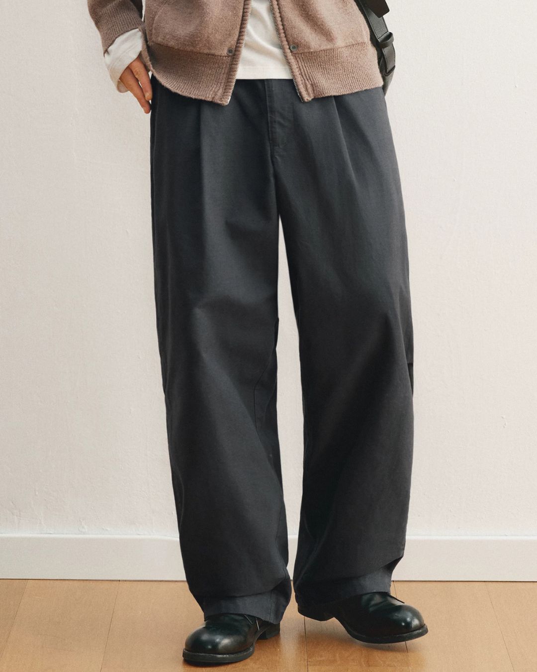 Arc Tuck Wide Pants　WP120
