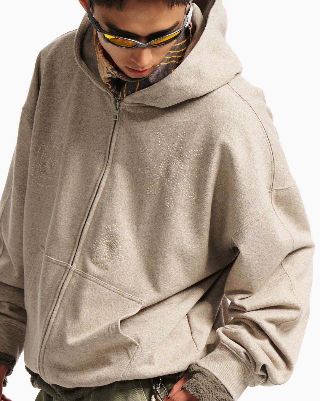 Tonal Embroidery Zip Hoodie　HD081