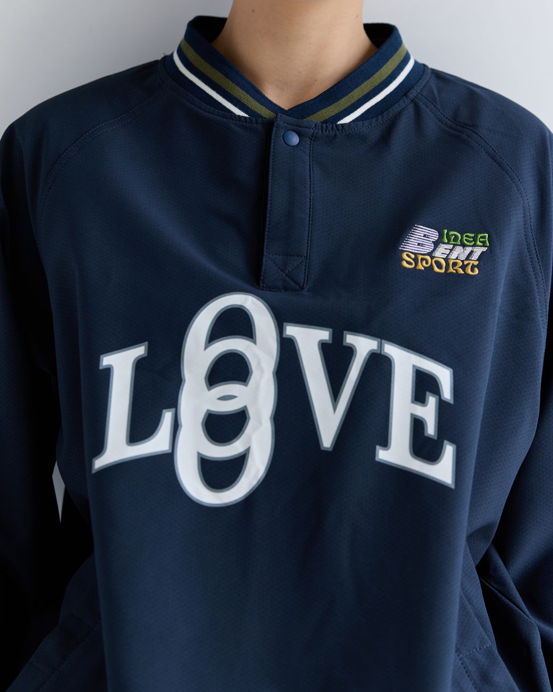 V-neck Half Button Logo Pullover　SW093