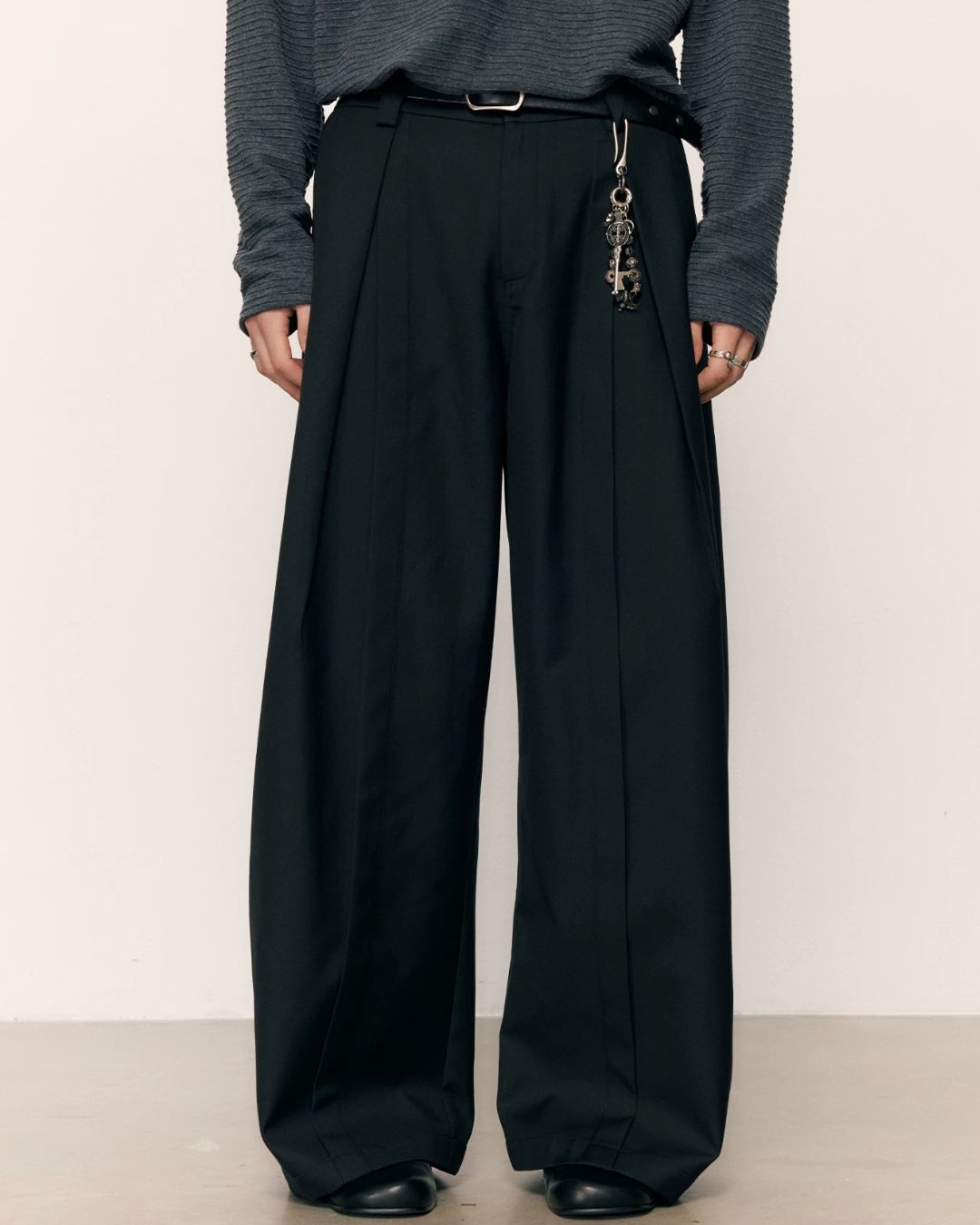Cross Tuck Slacks　SL004