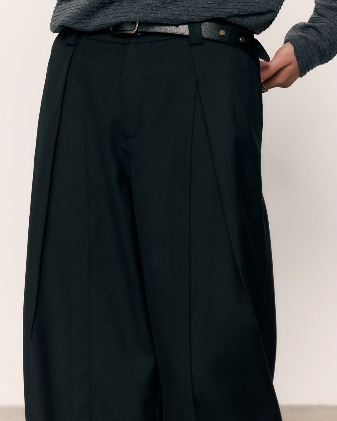 Cross Tuck Slacks　SL004